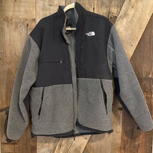 Men’s North Face Gray/Black Large Fleece Jacket